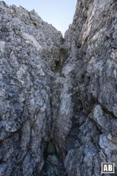 Schmale Steilrinne unterhalb des Gipfels der Nordwestlichen Hammerspitze
