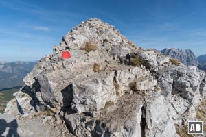 Über gut gestufen Fels geht es hinauf zum großen Zugspitz-Blick am Daniel-Gipfel