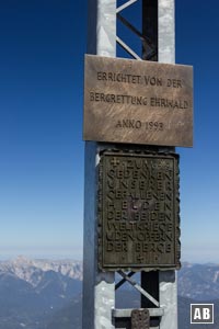 Gedenktafel am Gipfelkreuz der Ehrwalder Sonnenspitze