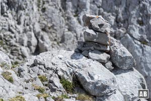 Die Linie zum Gipfel der Vorderen Goinger Halt ist nur mit Steinmännern markiert