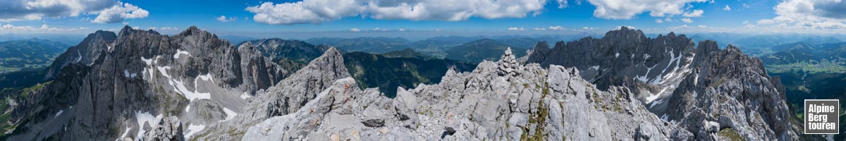 Bergpanorama Sommer von der Vorderen Goinger Halt (Wilder Kaiser, Tirol, Österreich)