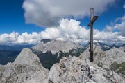 Der Gipfel des Wamperten Schrofen mit der Zugspitze im Hintergrund