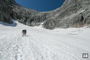 Im Spätsommer ist die Schneedecke am Gletscher abgeschmolzen: Ohne Grödel/Steigeisen geht dann nichts mehr