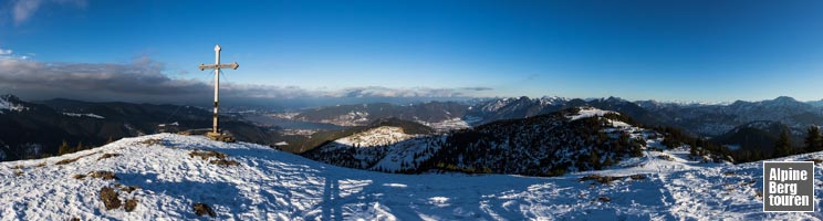 Winter-Bergpanorama vom Gipfel des Hirschberg (Bayerische Alpen; Tegernseer Berge)
