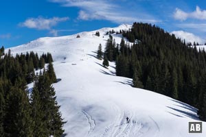 Schneeschuhtour Hörnle: Einblick vom Mittleren auf den Gipfel des Hinteren Hörnle