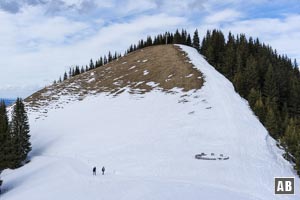 Schneeschuhtour Hörnle: Vom Mittleren hinunter zum Winterwanderweg und in wenigen Minuten hinauf auf das Vordere Hörnle