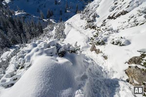 Schneeschuhtour Schildenstein: Rückblick auf den bisherigen Gipfelanstieg: steil, ausgesetzt und wenig fehlertolerant