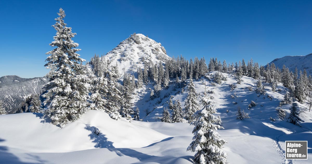 Der Gipfel des Schildenstein in einer traumhaft schönen Winterlandschaft