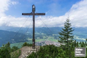 Der Standort des Kreuzes bietet die beste Rundumsicht vom Schattenberg